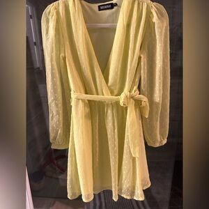 A beautiful bright yellow dress. Worn only once.In extremely perfect condition.